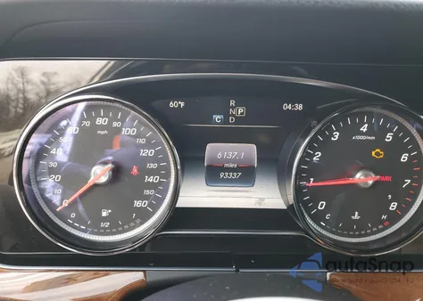 2017 Mercedes-Benz E 300 4Matic z USA, uszkodzony, nr VIN WDDZF4KB5HA113658